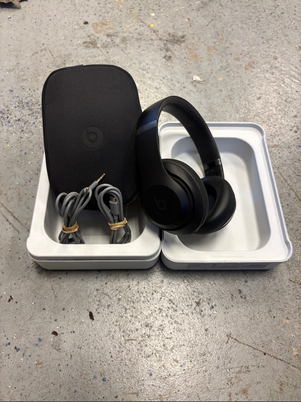 Beats Studio Pro Bluetooth Headphones excellent *Tested* black